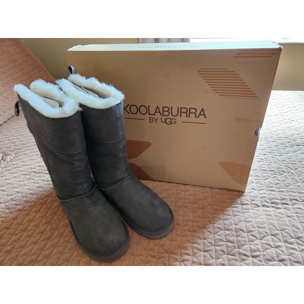 New In Box Koolaburra by UGG W Andrah Tall Stone Gray Boots Bow at Back, Sz. 9